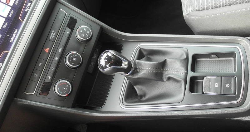 Seat Leon cena 48600 przebieg: 122000, rok produkcji 2019 z Wrocław małe 497